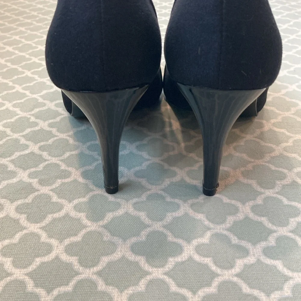 Dressbarn Black Pointy Toe Bow Suede Heels 7.5